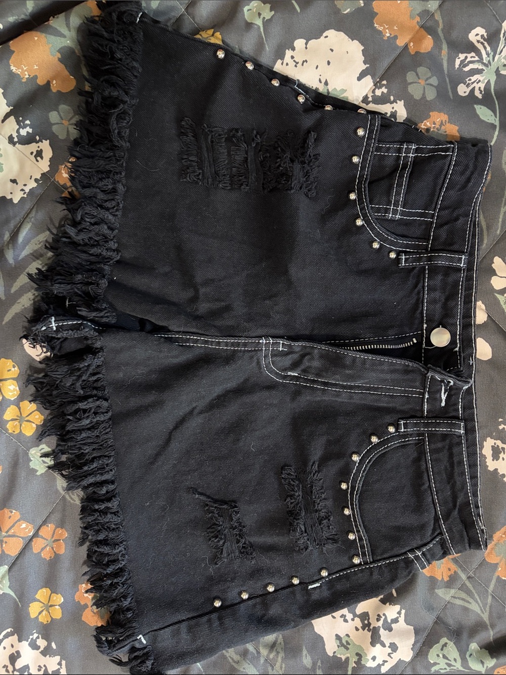 Black‎ Distressed Studded Denim Shorts High Waist Frayed Hem Contrast Stitch L